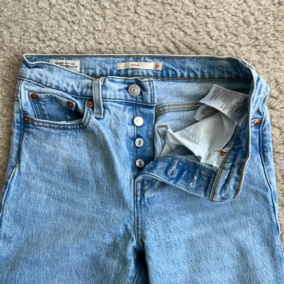 Levi Wedgie Straight Jeans Light Wash - 25 - Picture 4 of 11